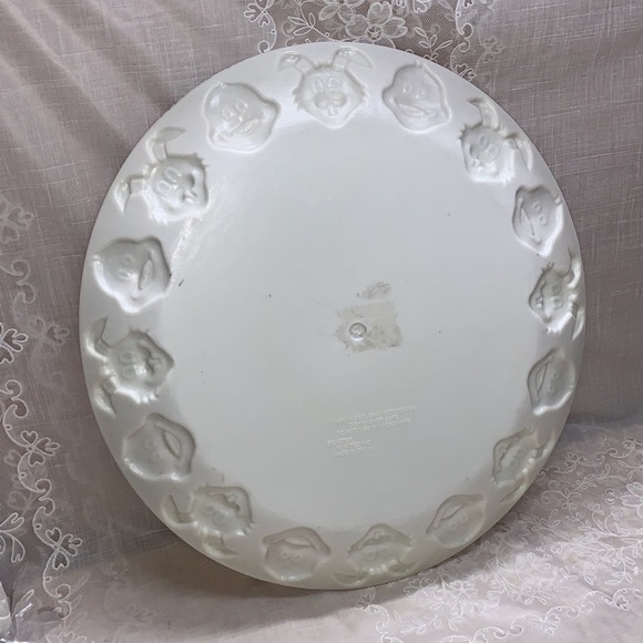 16" Vintage plastic Easter platter 3D bunnies & chick around lavender border - Picture 5 of 10